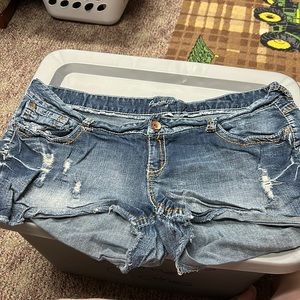 Amethyst jean shorts size 22